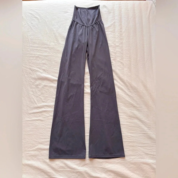 GYMSHARK | Elevate Flared Leggings - Picture 4 of 7